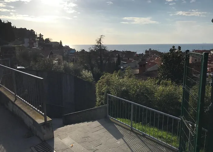 アパート Captain Marino